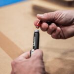 NEBO NEB-6373-G Lil Larry munkalámpa, 250 lm, mágneses, övcsipesz, csúszásgátló markolat - Image 5