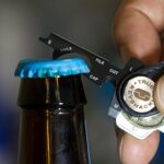 True Utility Keyshackle, TU921, 7 in 1, multifunkcionális szerszám, csavarhúzó, fekete titániumbevonatú karabiner , valódi bőr - Image 4