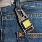 True Utility Cliplite, TU918, kulcstartó karabiner, tölthető lámpa, 4 funkció, 47 lm COB LED, Li-ion, marhabőr szíj, rozsdamentes acélváz - Image 4