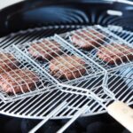 Barbecook BC-ACC-7104 hamburgersütő grillrács, krómozott, fa nyél, 100% FSC, 6db-os - Image 2