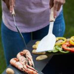 Barbecook BC-ACC-7123 2db-os rozsdamentes acél rostlap forgató, fa nyél, 100% FSC, 31cm - Image 2