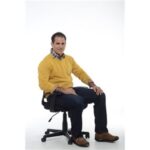 Mayah Mayah "Fun" irodai szék, karfás, fekete szövetborítás, feszített hálós háttámla, fekete lábkereszt 11426 BLACK - Image 4